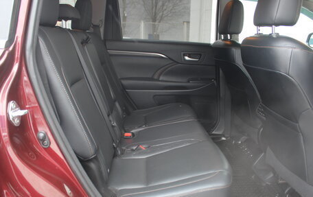 Toyota Highlander III, 2014 год, 2 570 000 рублей, 23 фотография