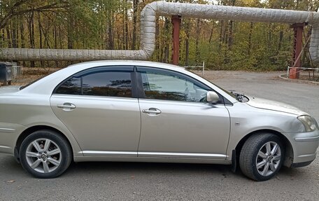Toyota Avensis III рестайлинг, 2004 год, 710 000 рублей, 1 фотография