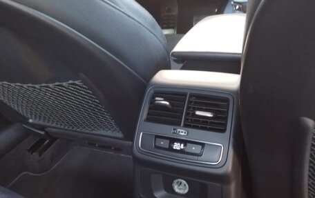 Audi A4, 2017 год, 2 350 000 рублей, 12 фотография