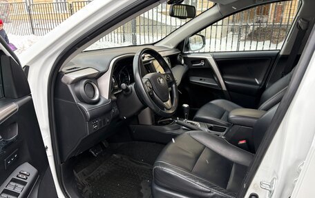 Toyota RAV4, 2019 год, 3 800 000 рублей, 10 фотография