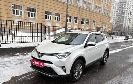 Toyota RAV4, 2019 год, 3 800 000 рублей, 8 фотография