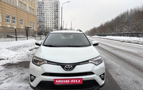 Toyota RAV4, 2019 год, 3 800 000 рублей, 2 фотография