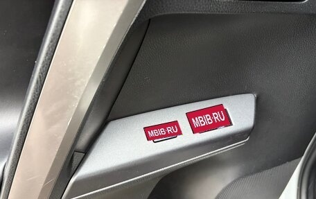 Toyota RAV4, 2019 год, 3 800 000 рублей, 16 фотография