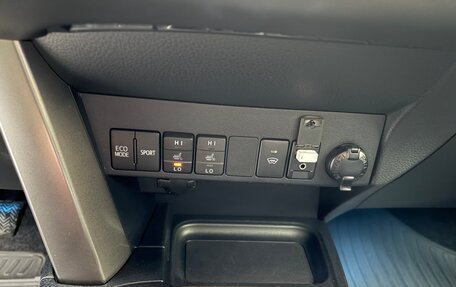 Toyota RAV4, 2019 год, 3 800 000 рублей, 22 фотография