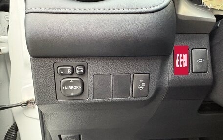 Toyota RAV4, 2019 год, 3 800 000 рублей, 21 фотография