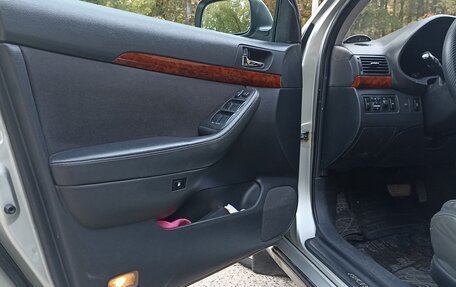 Toyota Avensis III рестайлинг, 2004 год, 710 000 рублей, 4 фотография