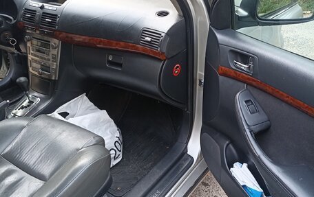 Toyota Avensis III рестайлинг, 2004 год, 710 000 рублей, 6 фотография