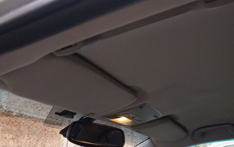 Toyota Avensis III рестайлинг, 2004 год, 710 000 рублей, 8 фотография