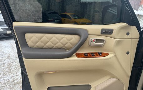 Toyota Land Cruiser 100 рестайлинг 2, 2006 год, 2 150 000 рублей, 13 фотография