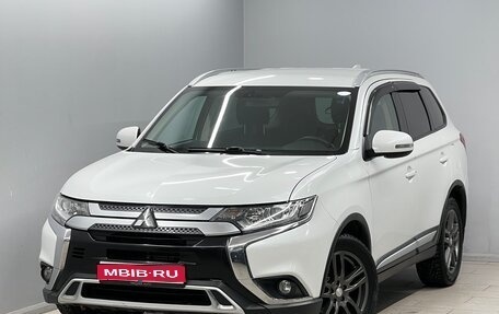 Mitsubishi Outlander III рестайлинг 3, 2019 год, 1 999 000 рублей, 1 фотография