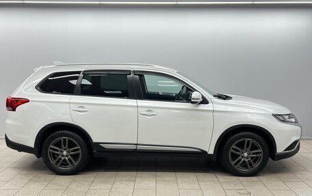 Mitsubishi Outlander III рестайлинг 3, 2019 год, 1 999 000 рублей, 5 фотография