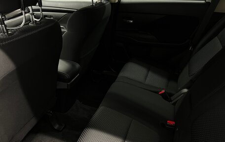 Mitsubishi Outlander III рестайлинг 3, 2019 год, 1 999 000 рублей, 11 фотография