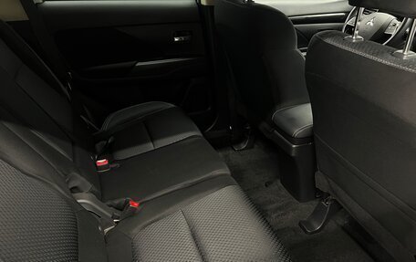 Mitsubishi Outlander III рестайлинг 3, 2019 год, 1 999 000 рублей, 12 фотография