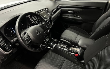 Mitsubishi Outlander III рестайлинг 3, 2019 год, 1 999 000 рублей, 8 фотография