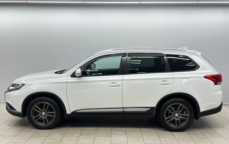 Mitsubishi Outlander III рестайлинг 3, 2019 год, 1 999 000 рублей, 2 фотография