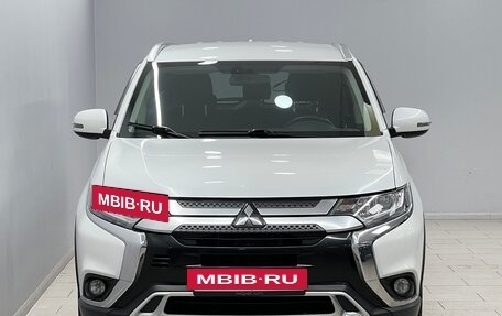 Mitsubishi Outlander III рестайлинг 3, 2019 год, 1 999 000 рублей, 6 фотография