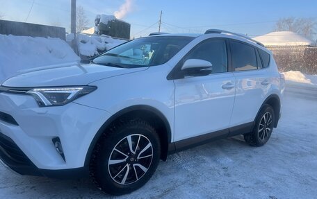 Toyota RAV4, 2017 год, 2 600 000 рублей, 2 фотография