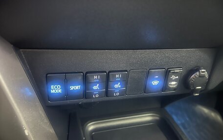 Toyota RAV4, 2017 год, 2 600 000 рублей, 11 фотография