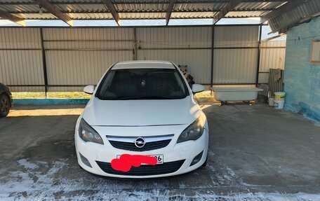 Opel Astra J, 2011 год, 670 000 рублей, 5 фотография