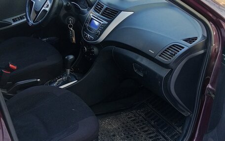 Hyundai Solaris II рестайлинг, 2013 год, 900 000 рублей, 1 фотография