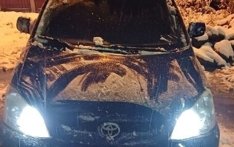 Toyota Avensis Verso I рестайлинг, 2003 год, 650 000 рублей, 1 фотография