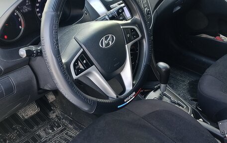 Hyundai Solaris II рестайлинг, 2013 год, 900 000 рублей, 5 фотография