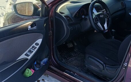 Hyundai Solaris II рестайлинг, 2013 год, 900 000 рублей, 6 фотография