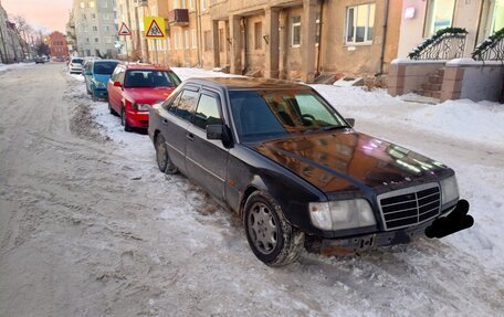 Mercedes-Benz E-Класс, 1993 год, 270 000 рублей, 1 фотография