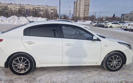 KIA Rio IV, 2018 год, 850 000 рублей, 3 фотография