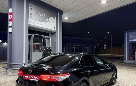 Toyota Camry, 2018 год, 2 580 000 рублей, 4 фотография