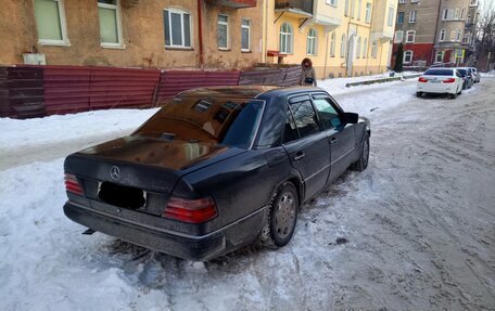 Mercedes-Benz E-Класс, 1993 год, 270 000 рублей, 2 фотография