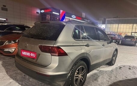 Volkswagen Tiguan II, 2020 год, 2 375 000 рублей, 2 фотография