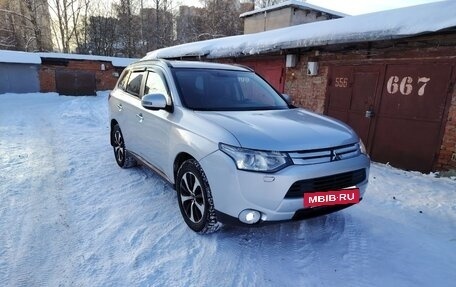 Mitsubishi Outlander III рестайлинг 3, 2013 год, 1 550 000 рублей, 3 фотография