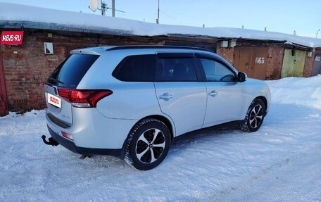 Mitsubishi Outlander III рестайлинг 3, 2013 год, 1 550 000 рублей, 4 фотография
