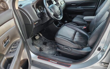 Mitsubishi Outlander III рестайлинг 3, 2013 год, 1 550 000 рублей, 10 фотография