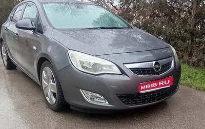 Opel Astra J, 2011 год, 590 000 рублей, 1 фотография