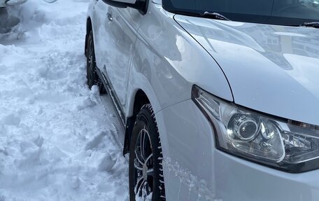 Mitsubishi Outlander III рестайлинг 3, 2013 год, 1 750 000 рублей, 2 фотография