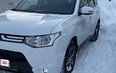 Mitsubishi Outlander III рестайлинг 3, 2013 год, 1 750 000 рублей, 3 фотография