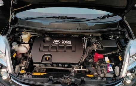 Toyota ISis I, 2013 год, 1 650 000 рублей, 4 фотография