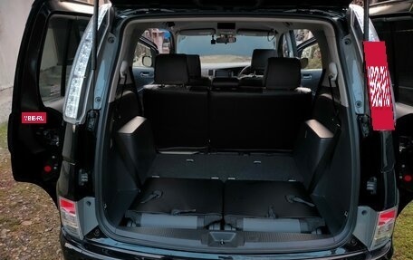 Toyota ISis I, 2013 год, 1 650 000 рублей, 8 фотография