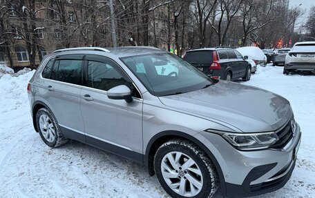 Volkswagen Tiguan II, 2021 год, 3 500 000 рублей, 2 фотография