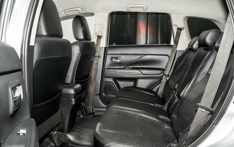 Mitsubishi Outlander III рестайлинг 3, 2015 год, 1 750 000 рублей, 7 фотография