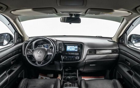 Mitsubishi Outlander III рестайлинг 3, 2015 год, 1 750 000 рублей, 8 фотография