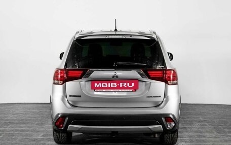 Mitsubishi Outlander III рестайлинг 3, 2015 год, 1 750 000 рублей, 4 фотография