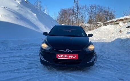 Hyundai Solaris II рестайлинг, 2013 год, 720 000 рублей, 2 фотография