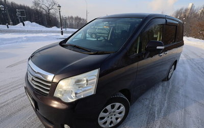 Toyota Noah III, 2013 год, 1 670 000 рублей, 1 фотография