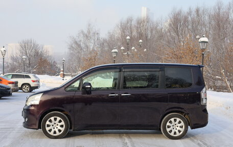 Toyota Noah III, 2013 год, 1 670 000 рублей, 3 фотография