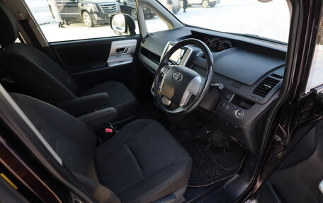 Toyota Noah III, 2013 год, 1 670 000 рублей, 12 фотография