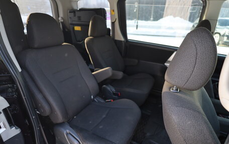 Toyota Noah III, 2013 год, 1 670 000 рублей, 13 фотография