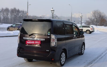 Toyota Noah III, 2013 год, 1 670 000 рублей, 5 фотография